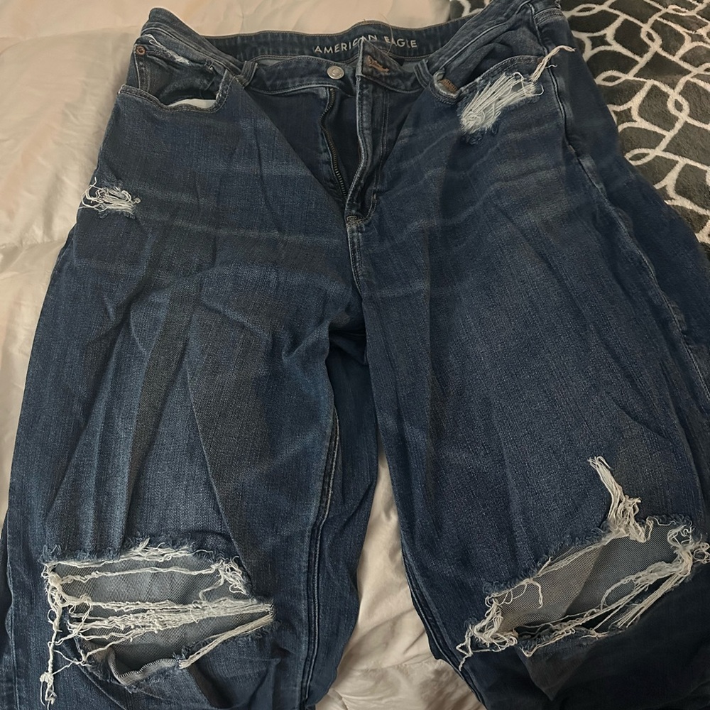 American Eagle Outfitters Women’s Blue Distressed Jeans (Short Length)